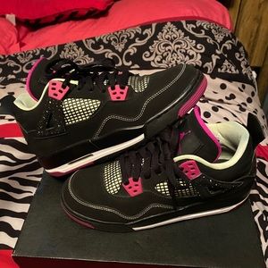 Girls retro jordan 4’s